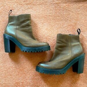 Dr. Martens Magdalena boots